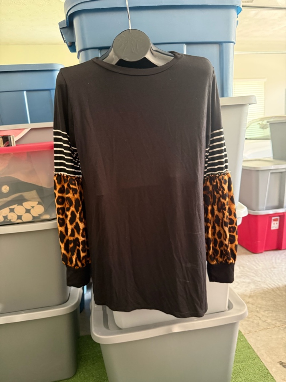 Black Women's Long Sleeve Top with Leopard & Stripe Sleeve Detailmp61